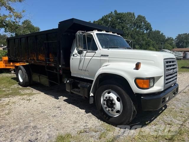 Ford F800 Pašizgāzējs