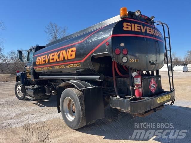 Ford L8000 Autocisterna