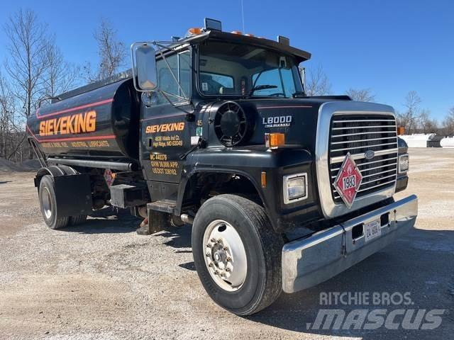 Ford L8000 Autocisterna