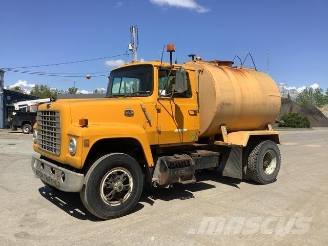 Ford L8000 Ūdens mašīnas