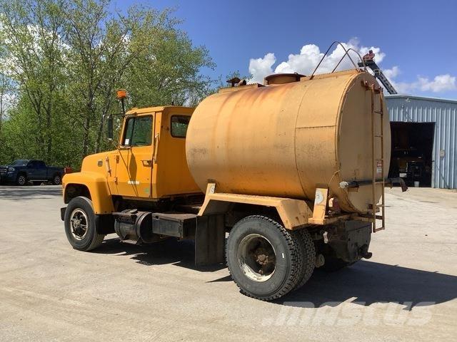 Ford L8000 Ūdens mašīnas