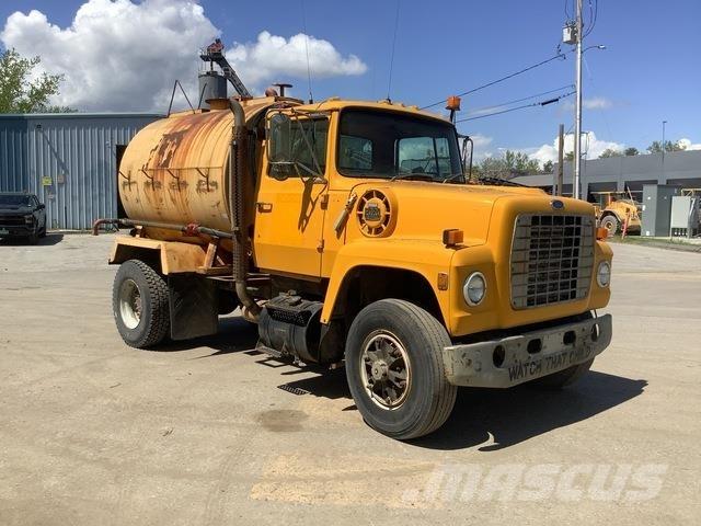 Ford L8000 Ūdens mašīnas