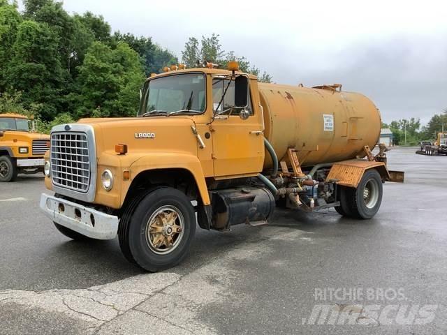 Ford L8000 Ūdens mašīnas