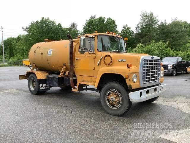 Ford L8000 Ūdens mašīnas