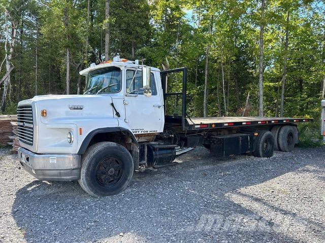Ford L8000 Evakuators ar manipulatoru