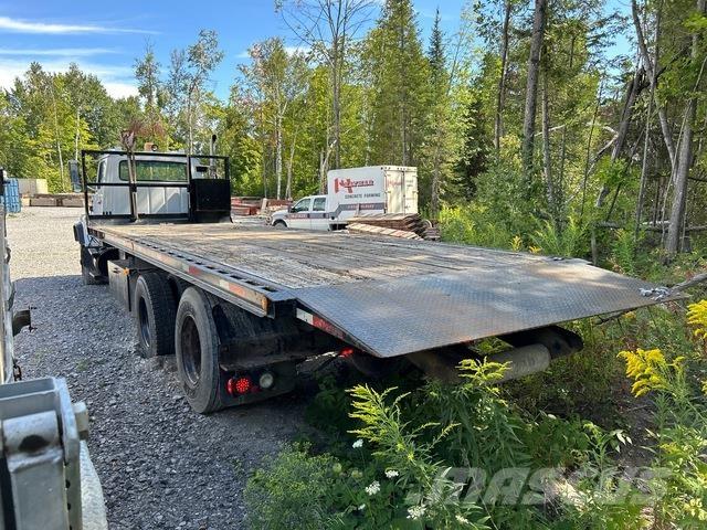 Ford L8000 Evakuators ar manipulatoru