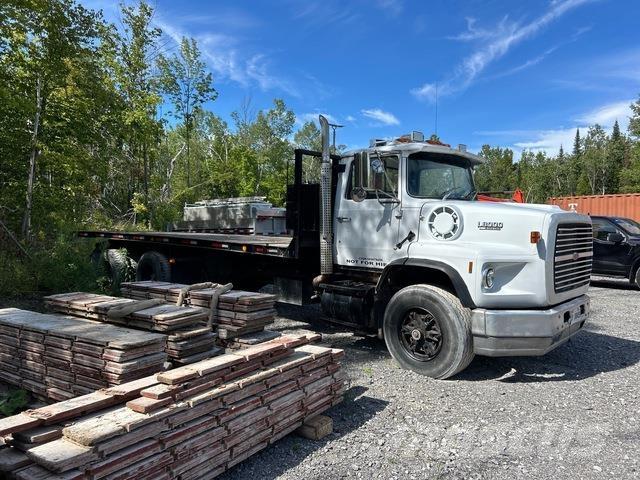 Ford L8000 Evakuators ar manipulatoru