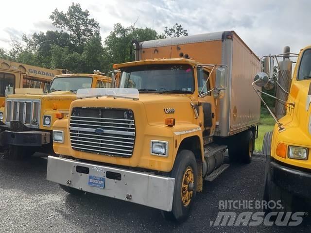 Ford L8000F Furgons