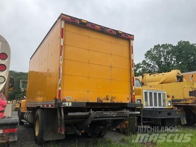 Ford L8000F Furgons
