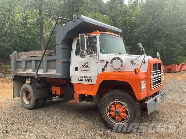 Ford L9000 Pašizgāzējs