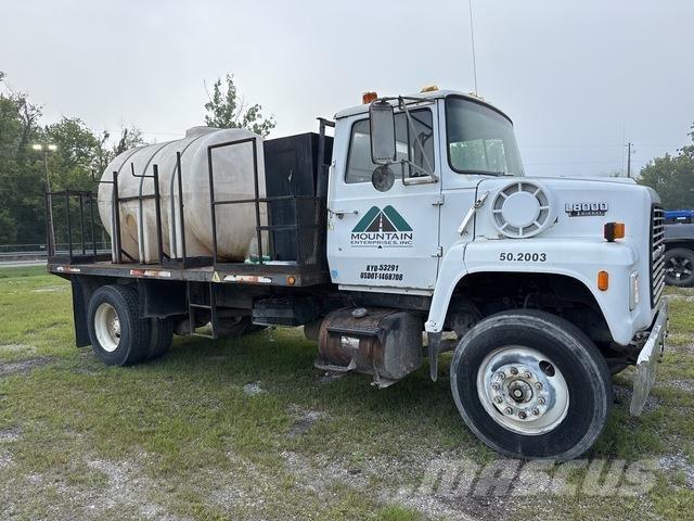 Ford LNT8000 Autocisterna
