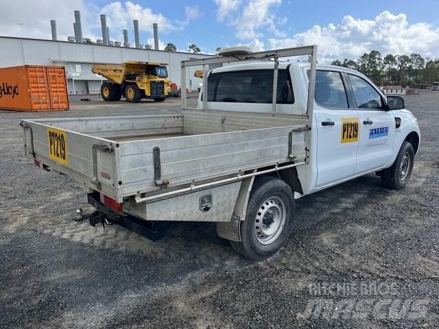 Ford Ranger Vieglais kravas automobilis/izkraušana no sāniem