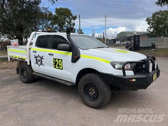 Ford Ranger Vieglais kravas automobilis/izkraušana no sāniem