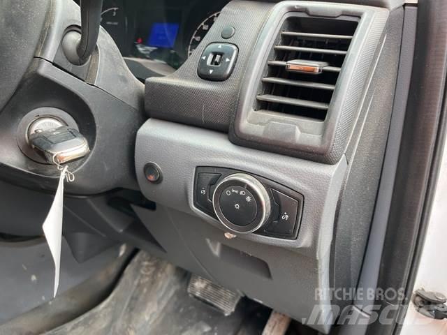 Ford Ranger Vieglais kravas automobilis/izkraušana no sāniem