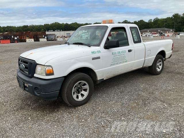 Ford Ranger Vieglais kravas automobilis/izkraušana no sāniem