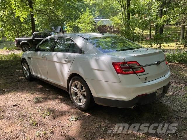 Ford Taurus Automašīnas