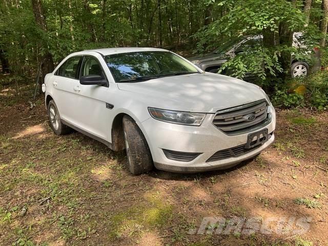 Ford Taurus Automašīnas