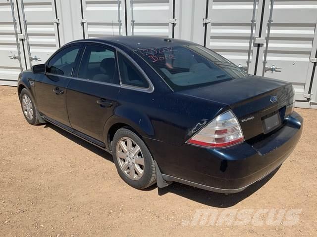 Ford Taurus SE Automašīnas