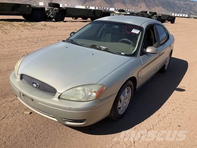 Ford Taurus SE Automašīnas