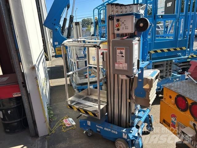 Genie AWP-30S Vertikālie pacēlāji