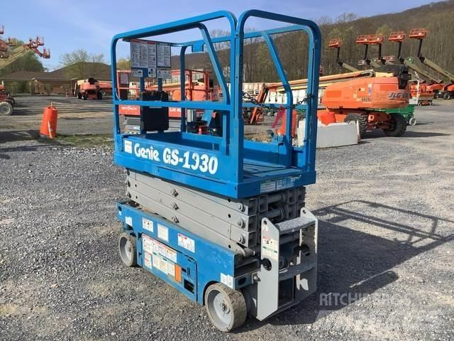 Genie GS1930 Šķerveida pacēlāji