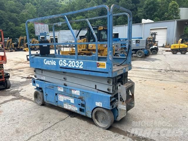 Genie GS2032 Šķerveida pacēlāji