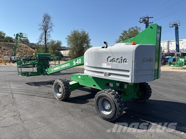 Genie S-40 Teleskopiskie pacēlāji