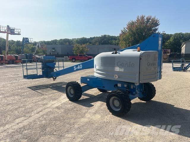 Genie S-40 Teleskopiskie pacēlāji