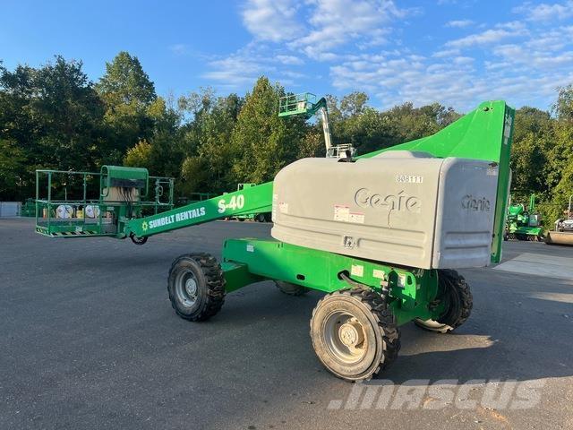 Genie S-40 Teleskopiskie pacēlāji