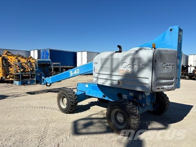 Genie S-40 Teleskopiskie pacēlāji
