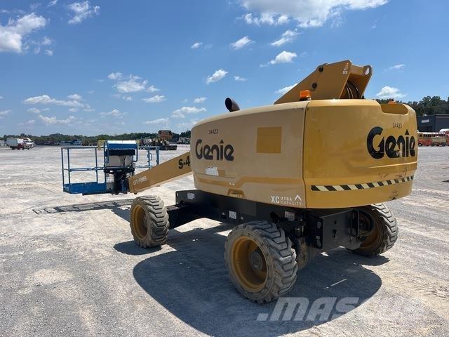 Genie S-40XC Teleskopiskie pacēlāji