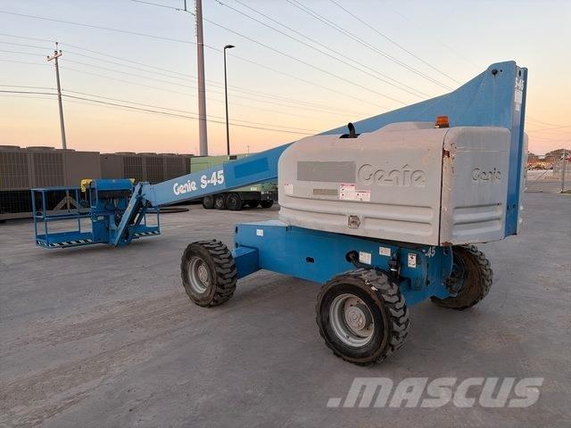 Genie S-45 Teleskopiskie pacēlāji