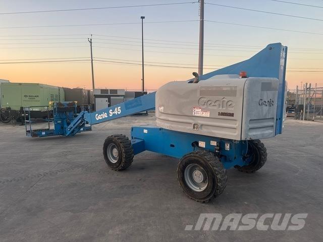 Genie S-45 Teleskopiskie pacēlāji