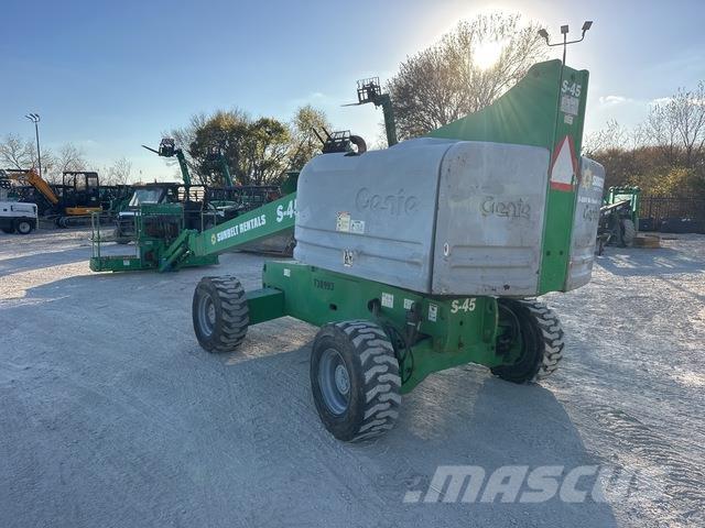 Genie S-45 Teleskopiskie pacēlāji