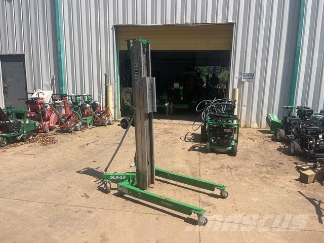 Genie SLA-10 Pacēlāji, vinčas un materiālu lifti