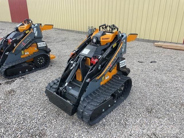 GiANT GS950T Lietoti riteņu kompaktiekrāvēji