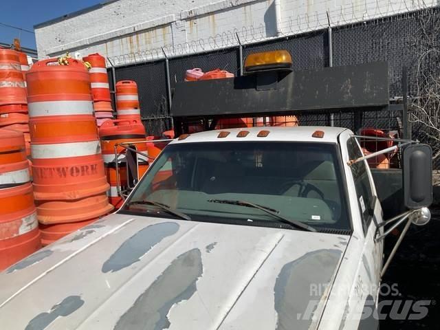 GMC 3500 Platformas/izkraušana no sāniem