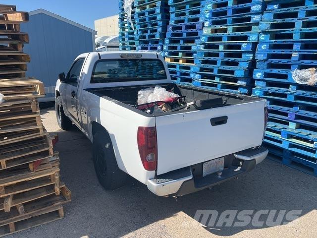 GMC Canyon Vieglais kravas automobilis/izkraušana no sāniem