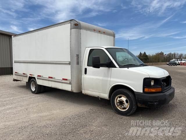GMC Savana Furgons