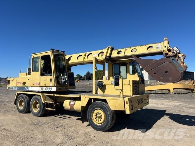 Gradall XL4100 Ekskavatori uz riteņiem
