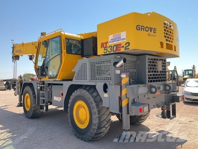 Grove RT530E-2 Celtņi nelīdzenām virsmām