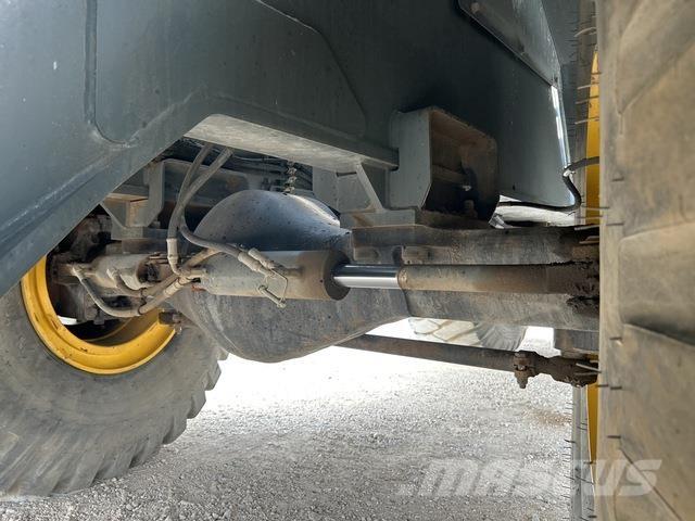 Grove RT700E Celtņi nelīdzenām virsmām