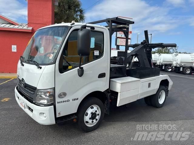 Hino 155 Evakuators ar manipulatoru