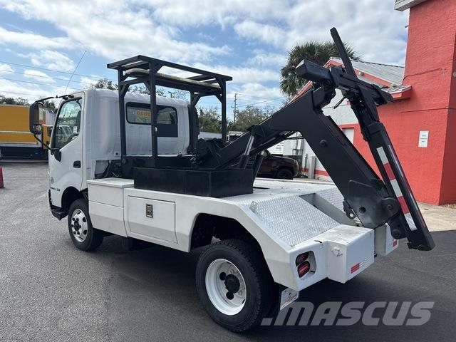 Hino 155 Evakuators ar manipulatoru