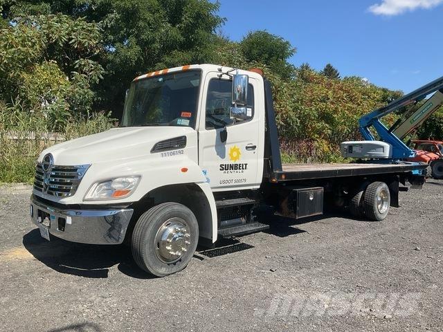 Hino 268 Evakuators ar manipulatoru