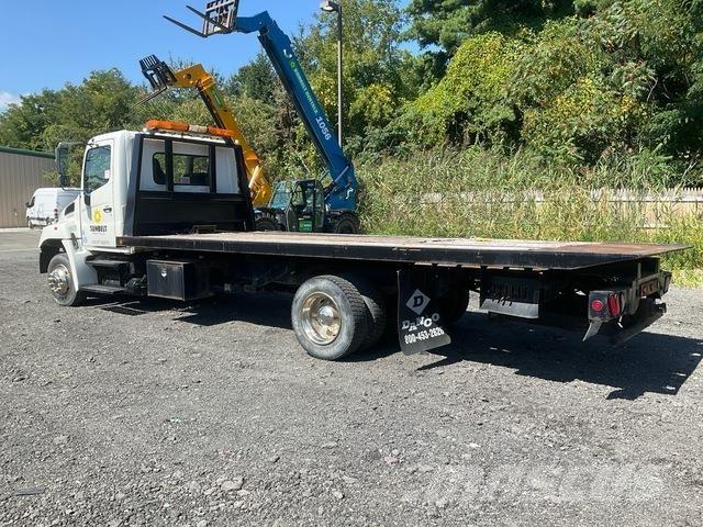 Hino 268 Evakuators ar manipulatoru