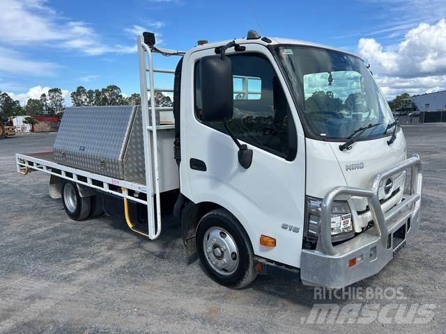 Hino 300 Platformas/izkraušana no sāniem