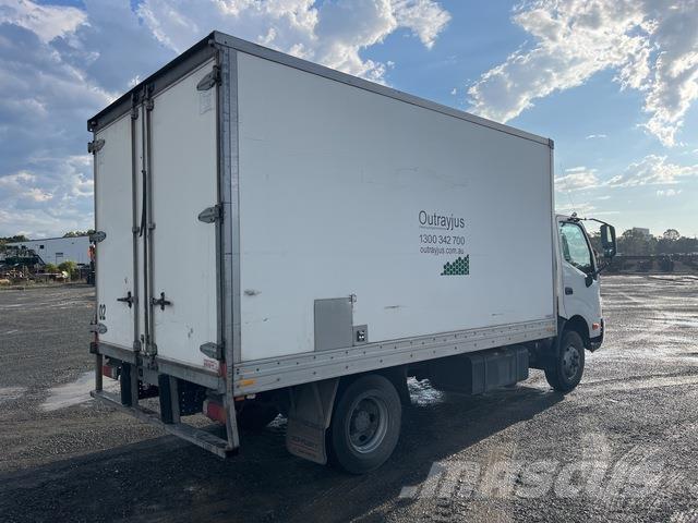 Hino 300 721 Furgons