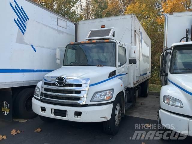 Hino 338 Furgons