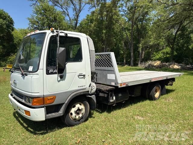 Hino FA1517 Evakuators ar manipulatoru